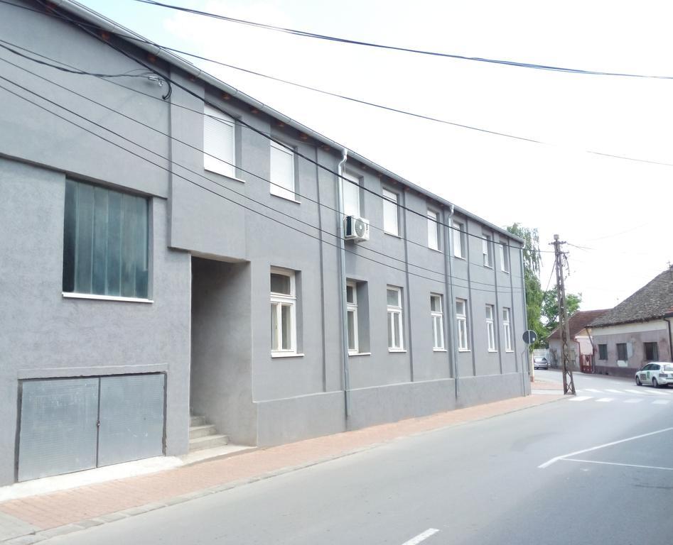 Apartmani Becicherecul Mare Exterior foto